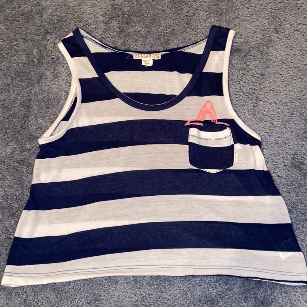 Shark Pocket Crop T